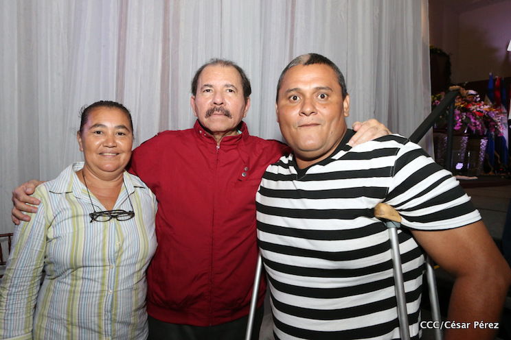 Presidente Daniel Ortega y Compa&ntilde;era Rosario Murillo con trabajadores y trabajadoras de Nicaragua